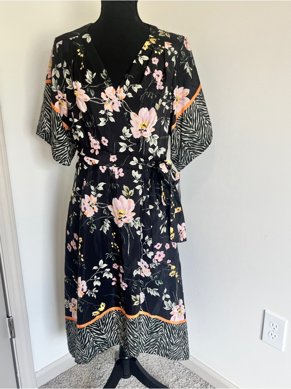 Tahari Arthur S. Levine Floral Zebra Print Wrap Dress Size 6‎ Belted Midi NWT